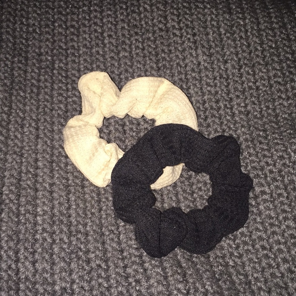 ▫️scrunchie bundle - Picture 2 of 3